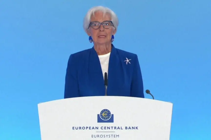Bce alza i tassi al 2,25% e rivede crescita eurozona al ribasso