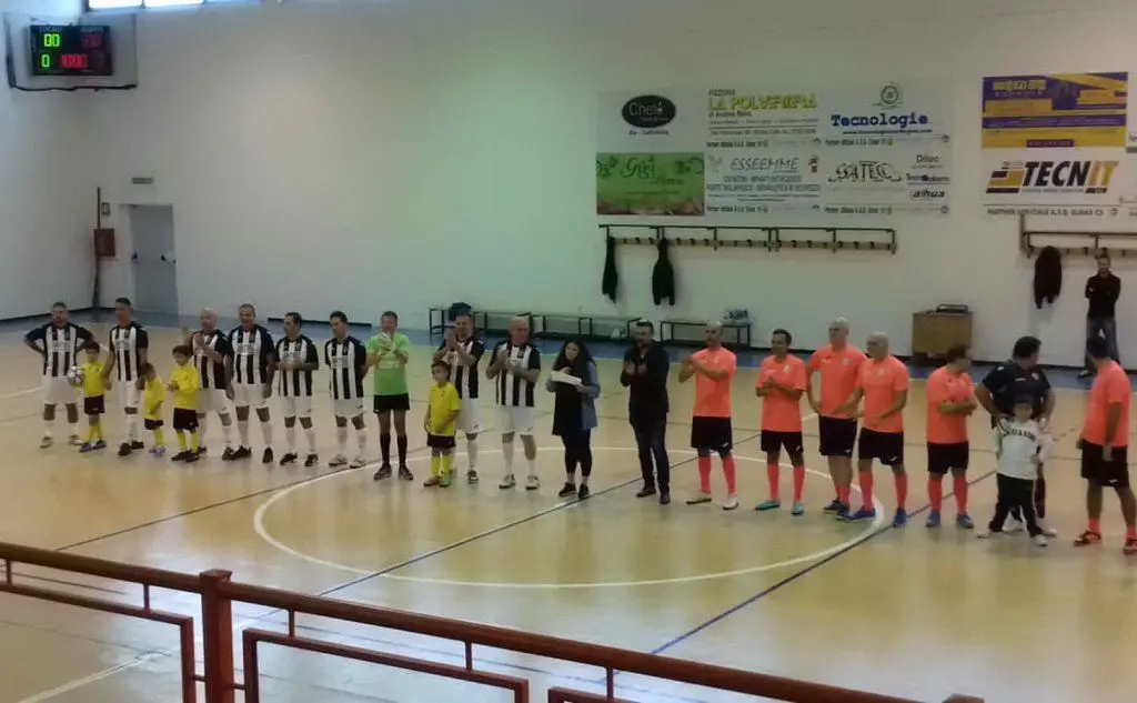 Squadre in campo (foto Matteo Vercelli)