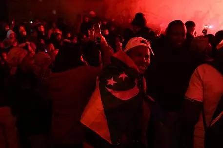 Comoros' supporters react as they watch on a screen the Africa Cup of Nations (CAN) 2021 round of 16 football match between Cameroon and Comoros, in Marseille, southern France, on on January 24, 2022. (Photo by Christophe SIMON / AFP)