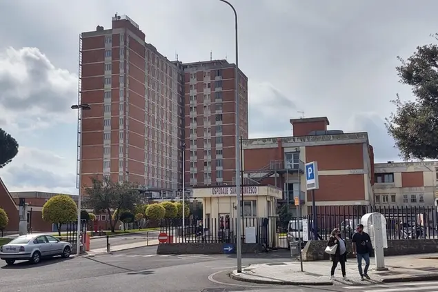 L'ospedale San Francesco di Nuoro (foto Ansa)