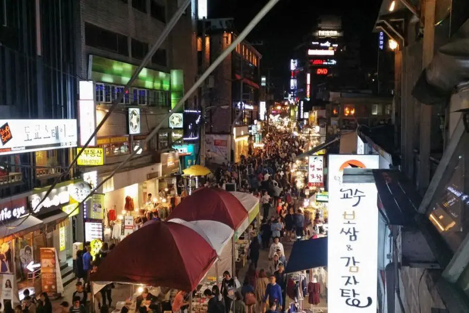 Itaewon, il quartiere della movida di Seul (foto Travelfar)