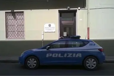 Il commissariato di Quartu Sant'Elena (foto Ansa)