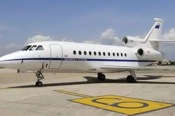 Un Falcon 900 dell'aeronautica militare
