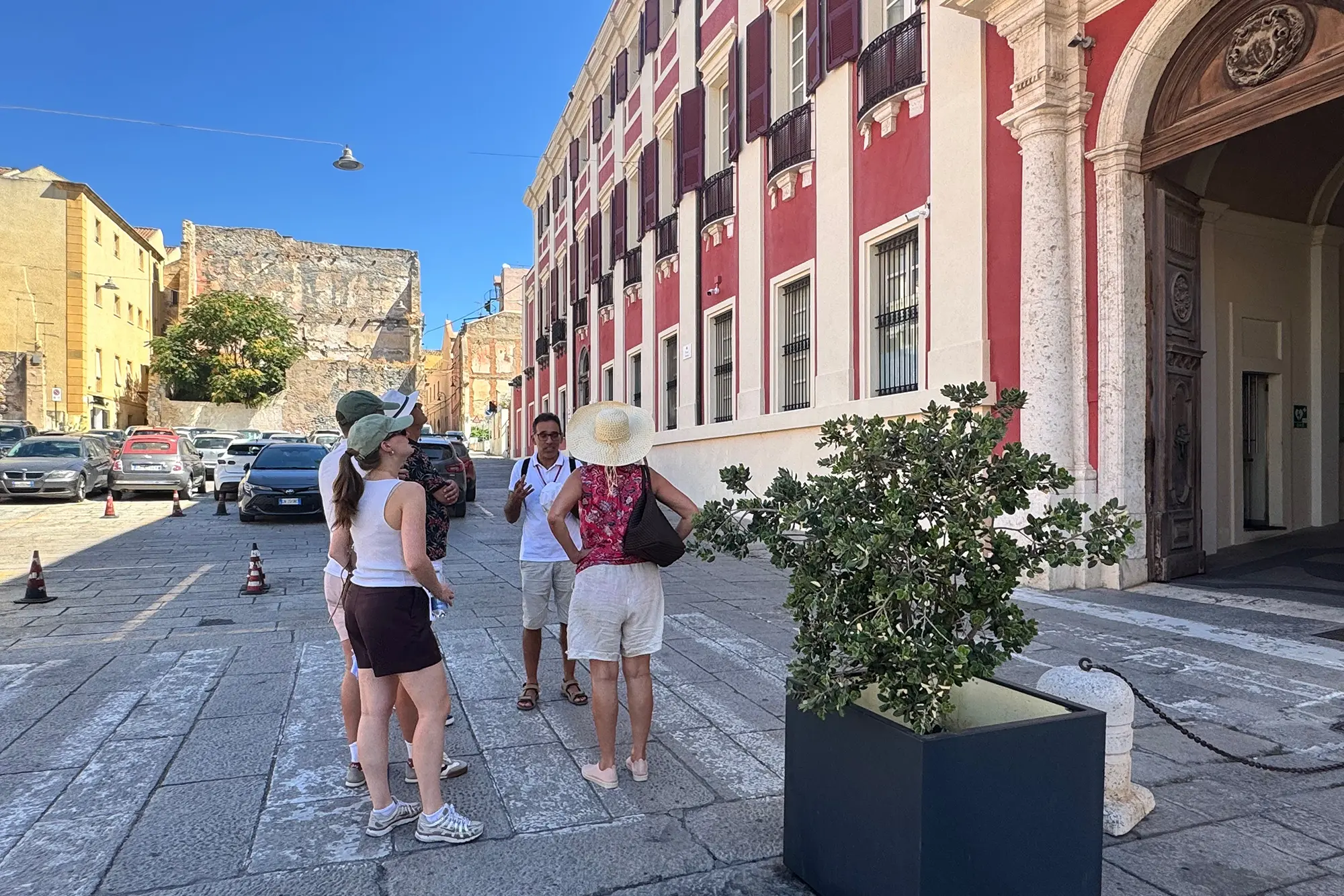 Turisti a Cagliari (foto L'Unione Sarda - Stefano Anedda Endrich)