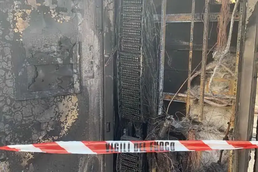 La centralina distrutta dal fuoco