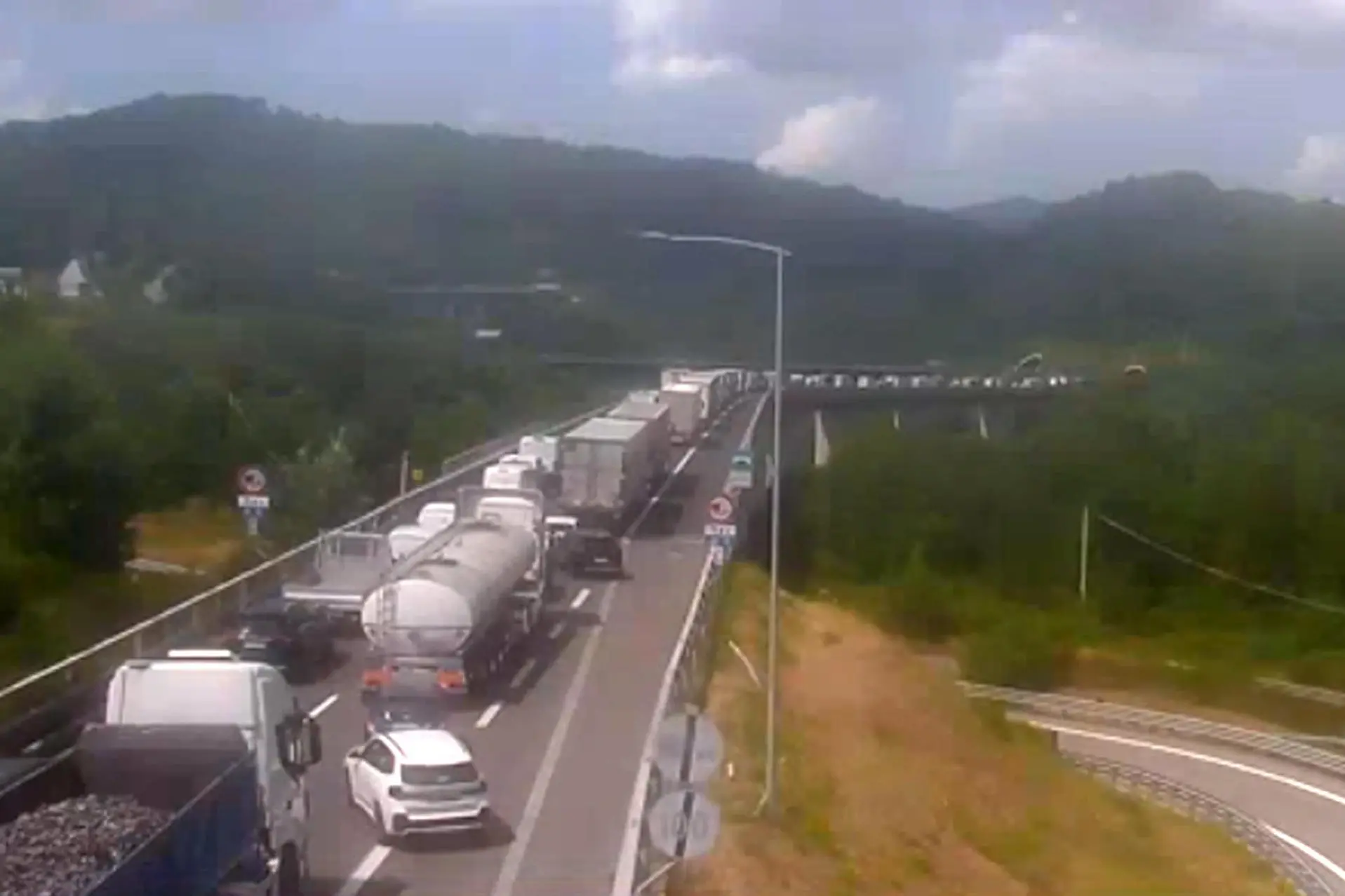 La coda sull'A1 dopo l'incidente (Autostrade per l'Italia via Ansa)