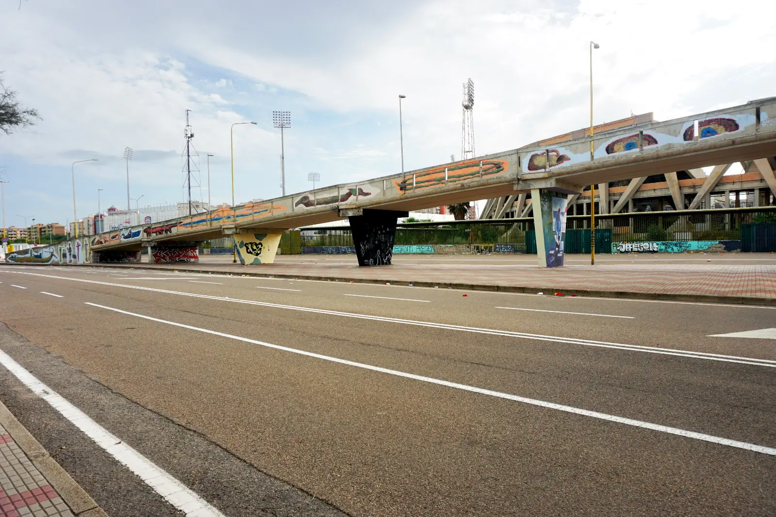 Il progetto di street art nel ponte davanti allo stadio Sant'Elia