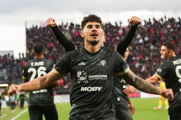 L'esultanza di Florinel Coman per il gol in Cagliari-Parma (foto Ansa)