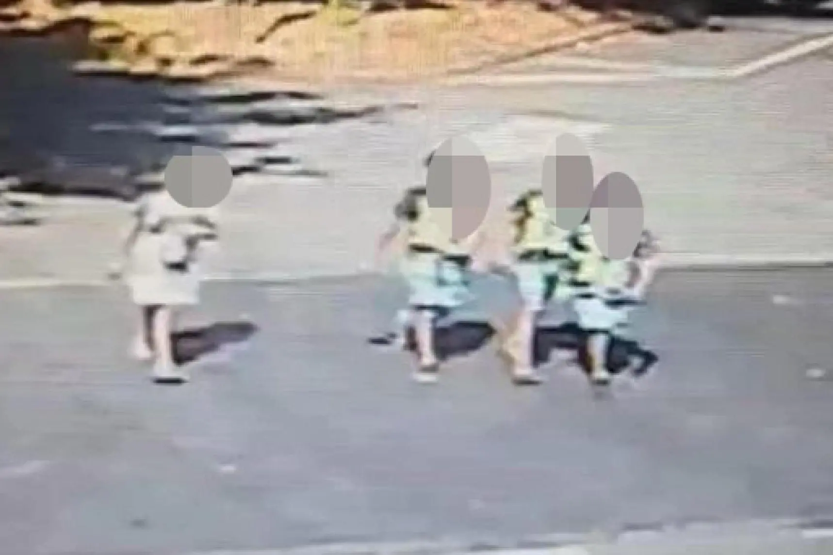 Un fermo immagine tratto da un video delle telecamere di sorveglianza agli atti dell'inchiesta mostra i quattro ragazzini, poco più che bambini, ritenuti responsabili dell'investimento di Cecilia De Astis, travolta e uccisa da un'auto. ANSA NPK +++ FOTO NON IN VENDITA - DA USARE SOLO PER FINI GIORNALISTICI +++ NPK +++