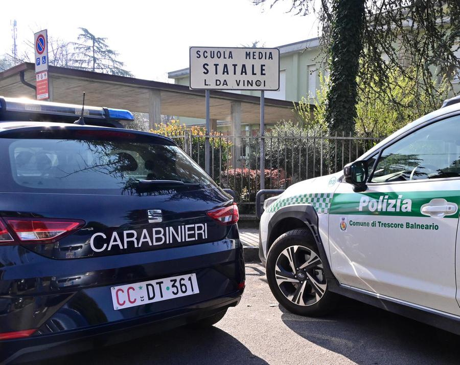 Accoltella la prof in diretta social: follia di un 13enne