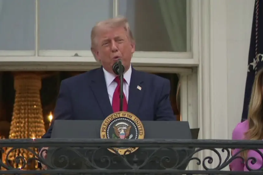 Iran, Trump: dobbiamo fermarli,non gli permetteremo di avere nucleare