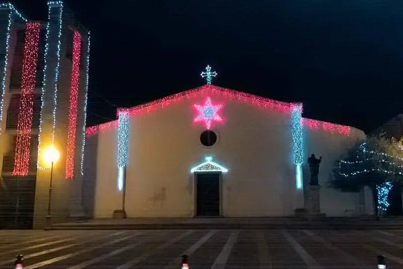 La piazza della chiesa a Nurachi