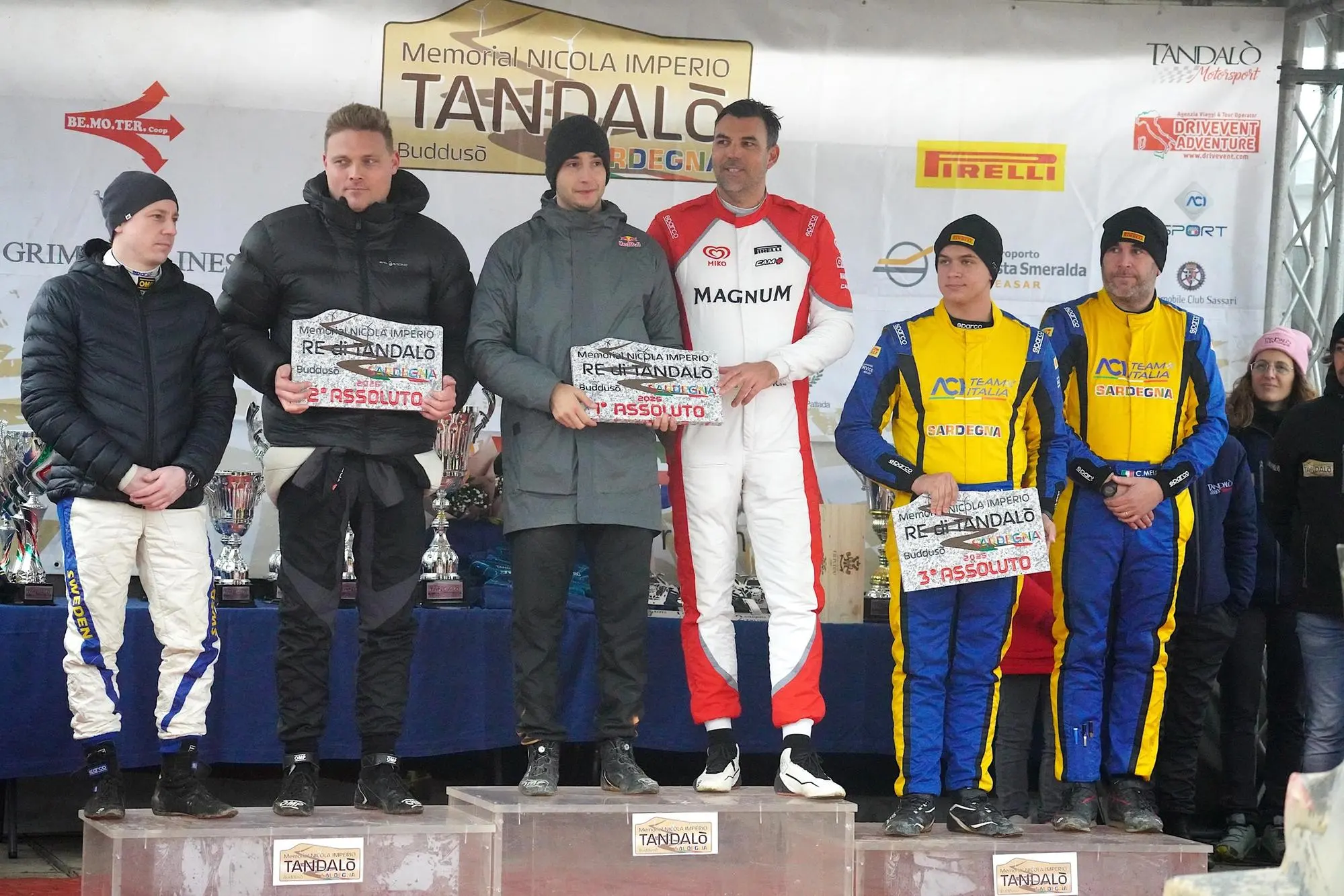 Il podio del “Manscione finale” che ha incoronato il Re di Tandalò (foto Zidda-Panu)