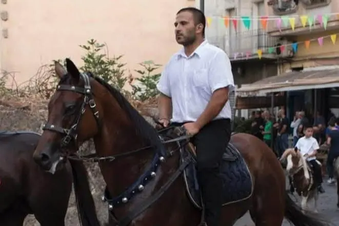 La vittima a cavallo