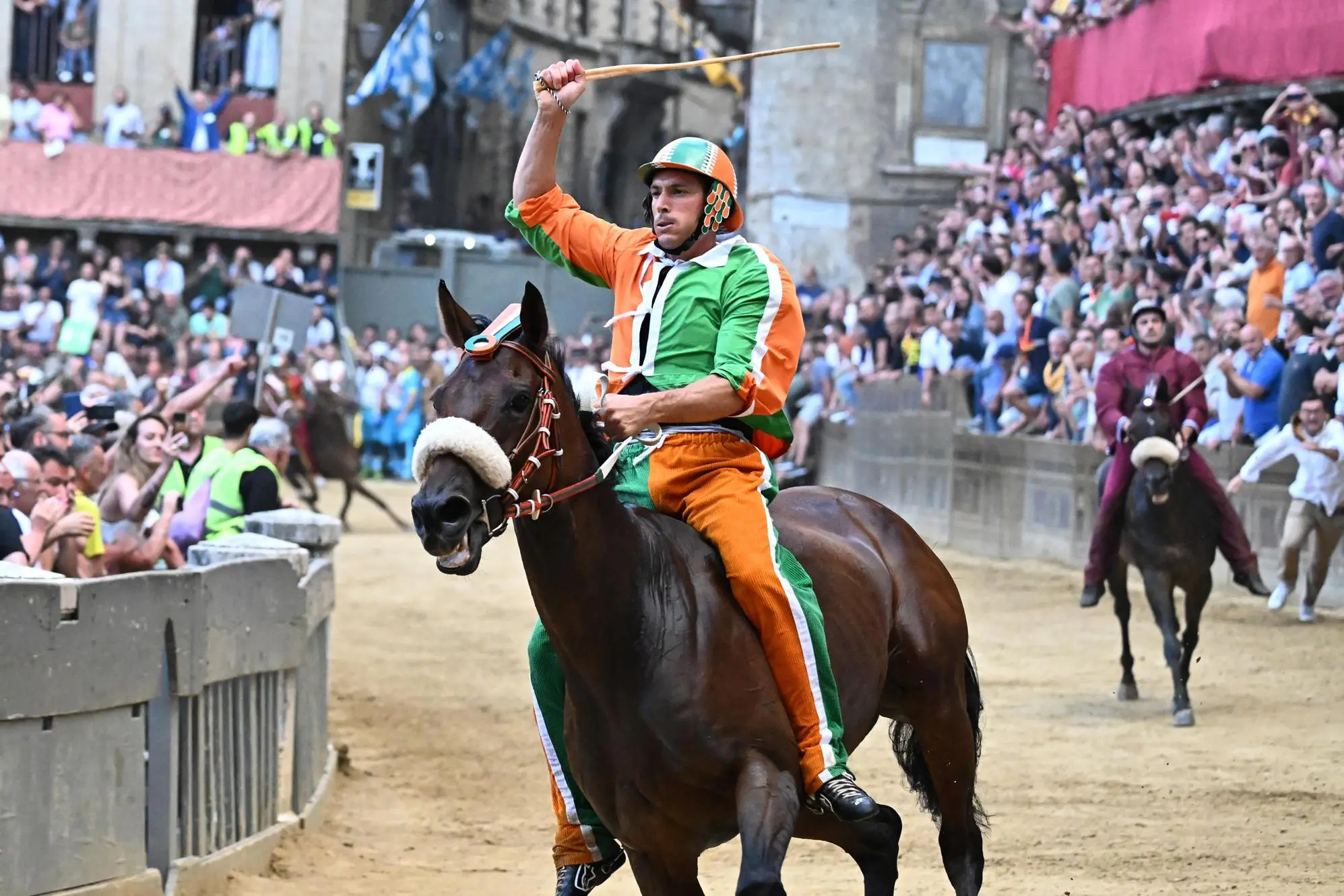 Giovanni "Tittia" Atzeni durante una precedente edizione del Palio di Siena
