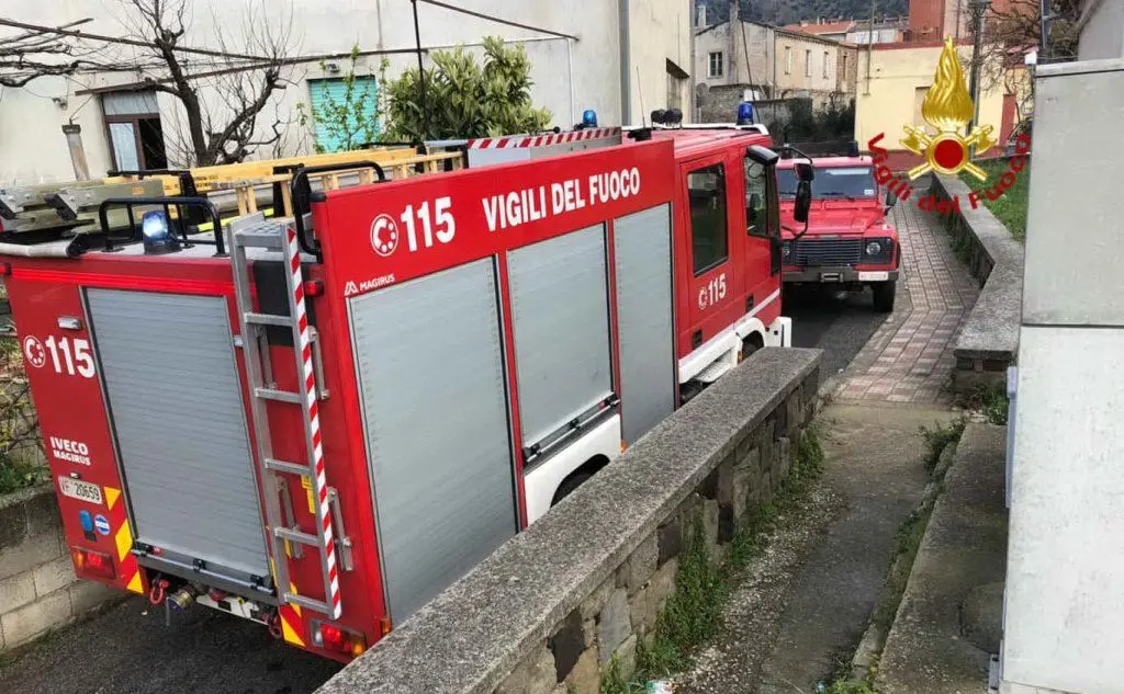 Sul posto i pompieri (foto Vigili del fuoco)