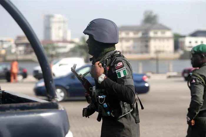 Polizia in Nigeria (foto Ansa/Epa)