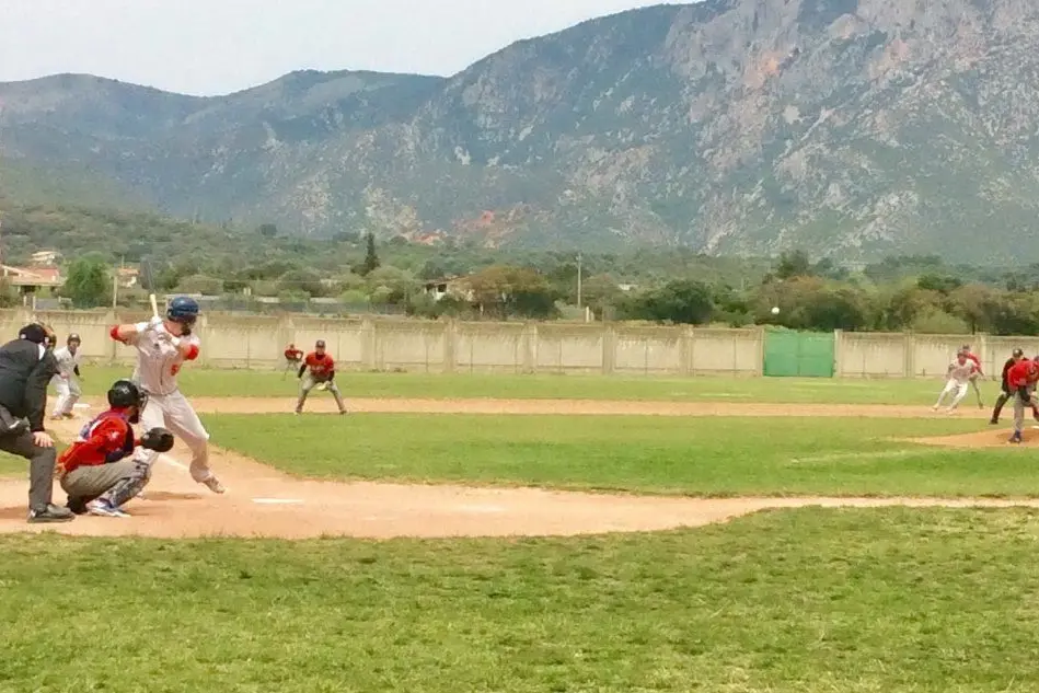 Il Cagliari Baseball e il Cus Brescia in campo a Iglesias (foto L'Unione Sarda - Chessa)