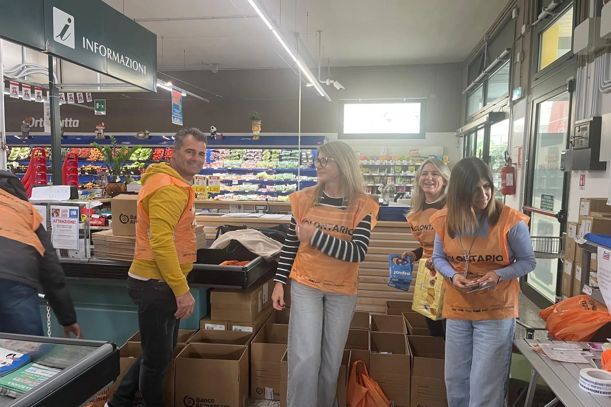 Colletta alimentare in un supermercato di Olbia