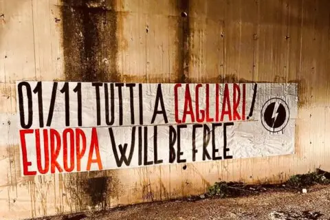 Uno degli striscioni appesi dal Blocco studentesco