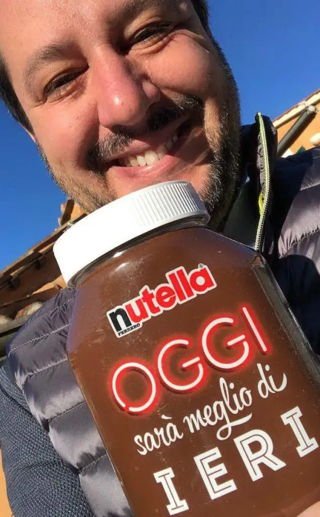 Matteo Salvini, oggi di nuovo con la Nutella (foto Twitter)