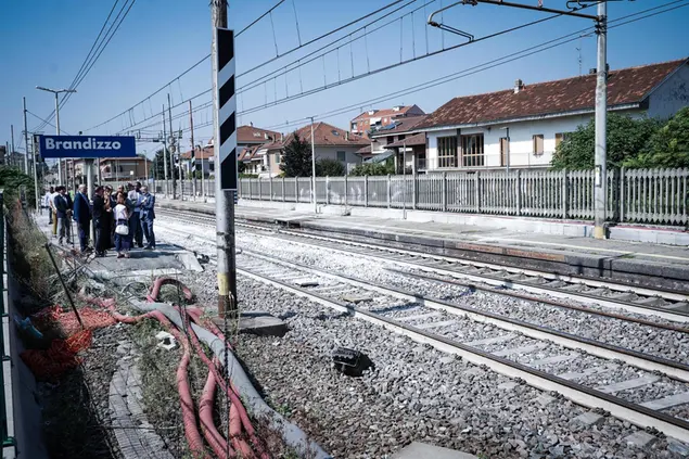 Un sopralluogo degli inquirenti (Ansa - Romano)