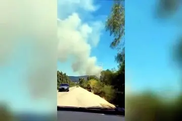Fiamme a Teulada, canadair in volo