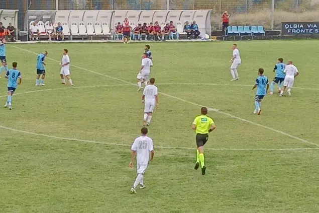 Bianchi nel derby di campionato con l'Ilvamaddalena (foto Ilenia Giagnoni)