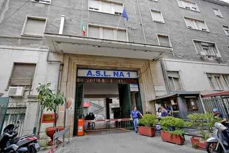L'ospedale &quot;Vecchio Pellegrini&quot; di Napoli (foto Ansa)