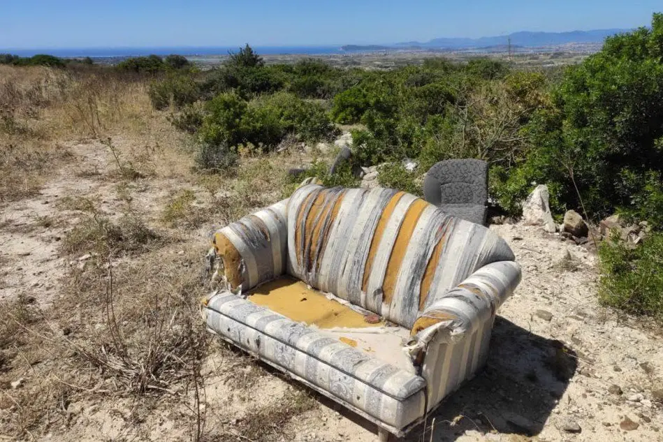 Il divano sulla collina di Pran'e Sili (foto L'Unione Sarda - Andrea Serreli)