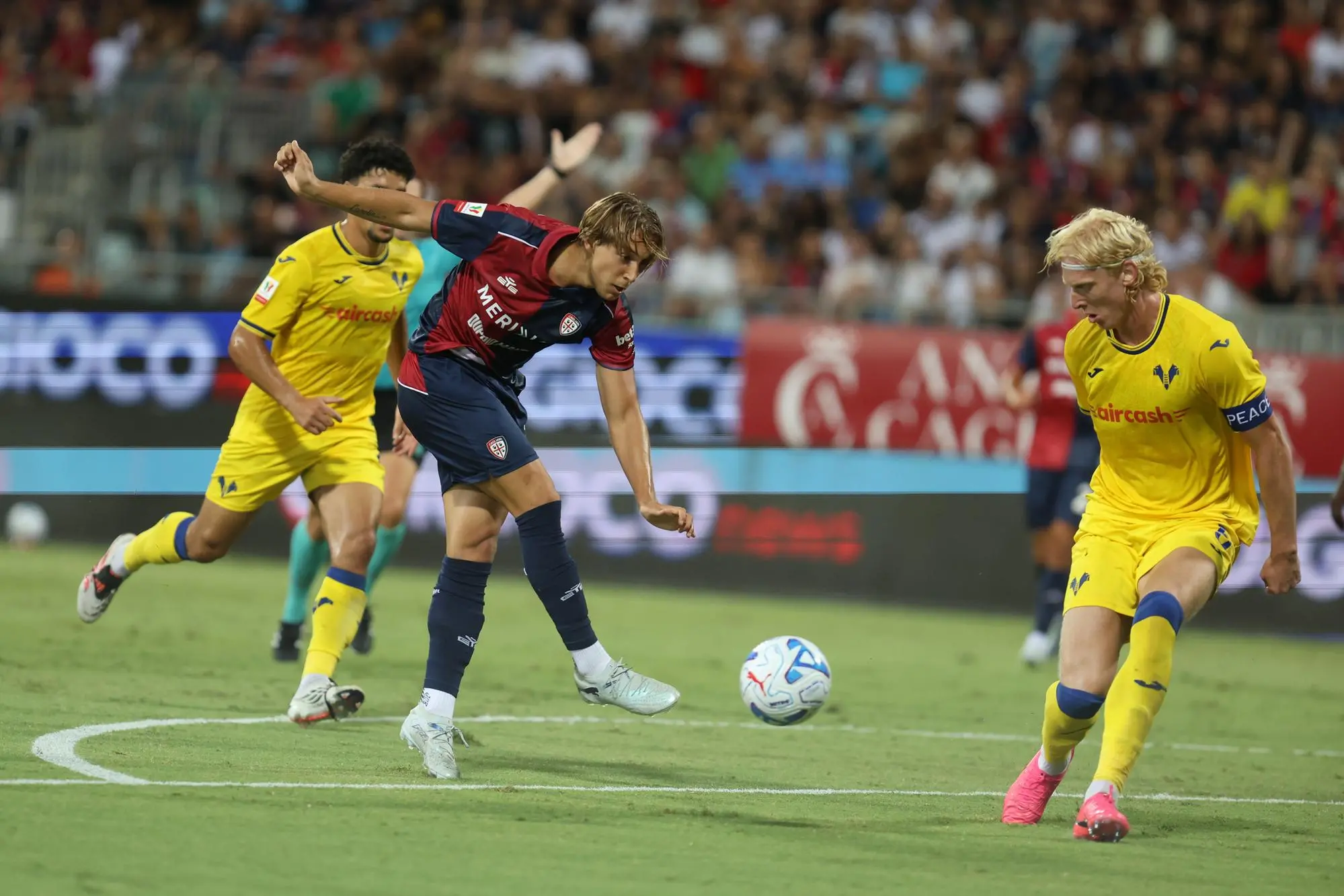 Jacopo Fazzini in Cagliari-Verona (foto Fabio Murru)