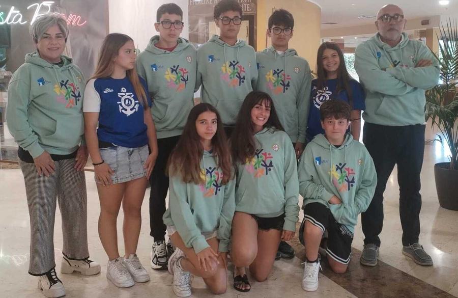 La squadra di casa di basket ai giochi della Gioventù
