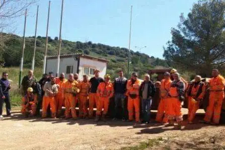 I minatori di Olmedo durante una manifestazione (foto L'Unione Sarda-Tellini)