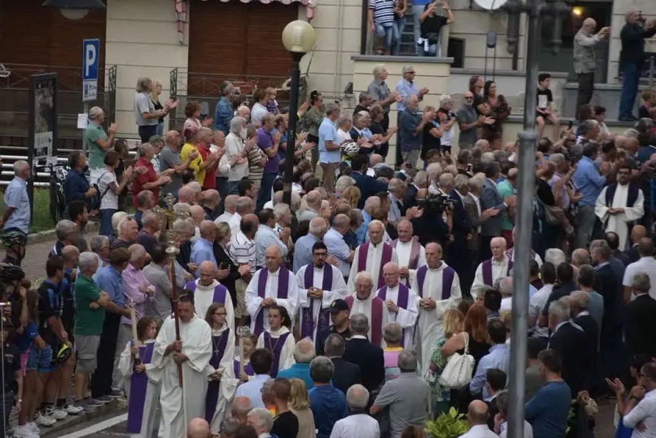 Un'immagine dai funerali (Ansa)