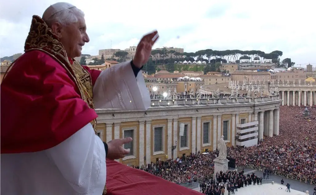 #AccaddeOggi: il 19 aprile del 2005 Joseph Ratzinger diventa Papa con il nome di Benedetto XVI (Ansa)