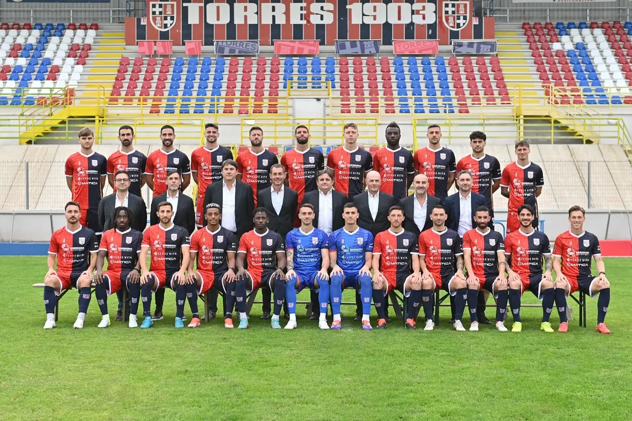 La Torres con la dirigenza (foto Torres-A. Sanna)