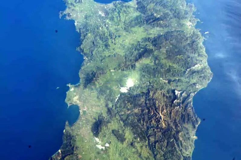 La Sardegna vista dall'alto (foto da google)