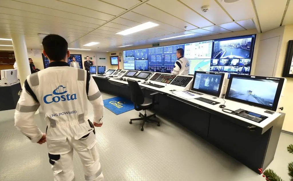 La sala di controllo della nave in una foto d'archivio