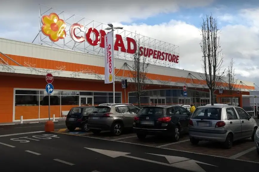 Il punto vendita Conad di Pescara dove si è verificato l'episodio (Archivio L'Unione Sarda - Google Maps)