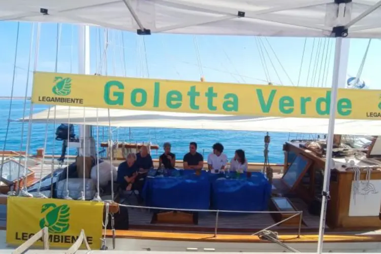 Goletta verde a Porto Torres (foto pala)