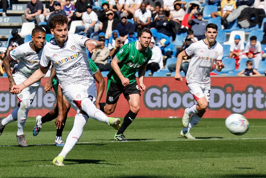 Sassuolo-Cagliari, Esposito: «Chiediamo scusa ai tifosi e a Pisacane, così non va»