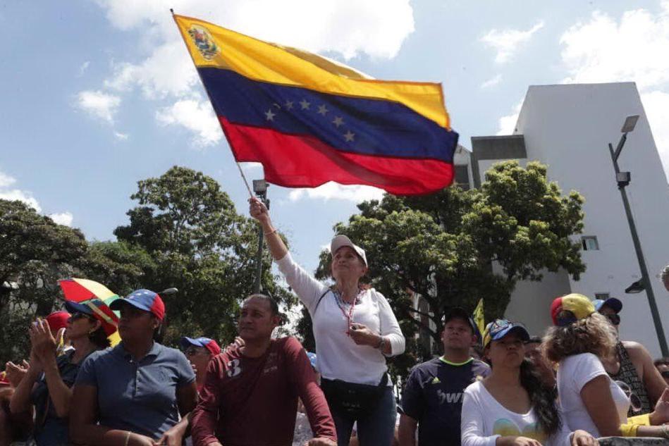 La vita degli emigrati sardi nel Venezuela sull'orlo della guerra civile