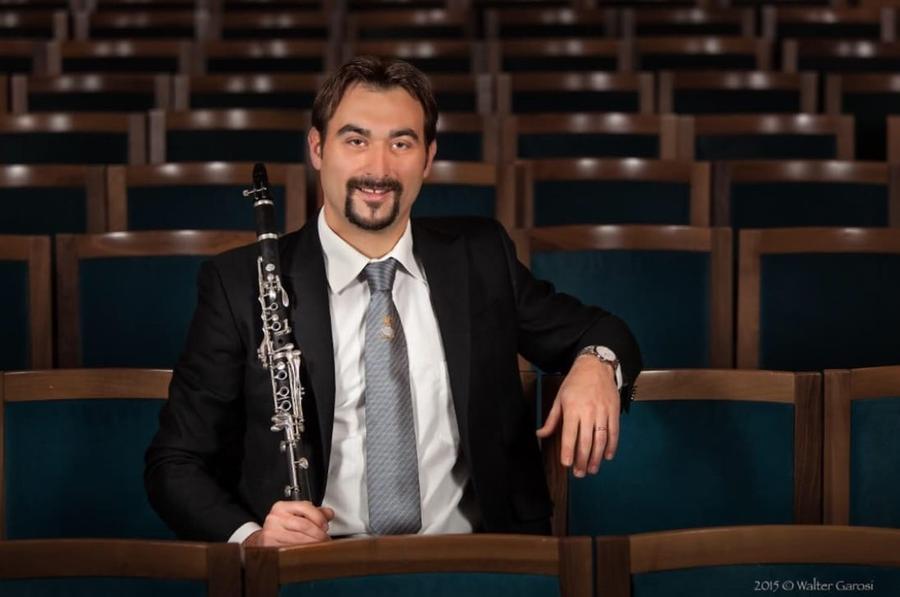 Il clarinettista Simone Simonelli è a Sassari: masterclass e concerto nella biblioteca di Santa Maria di Betlem