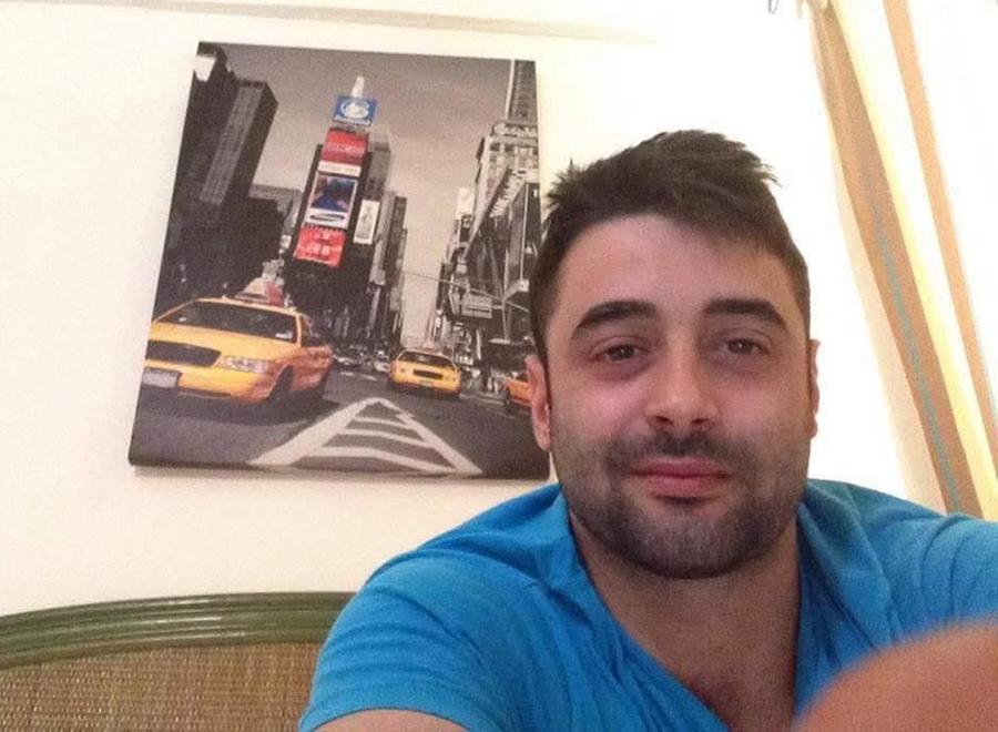 «Un paese in lutto, serrande abbassate durante il funerale»