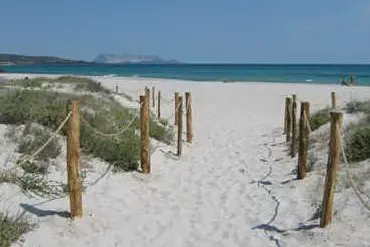 Una spiaggia sarda (immagine simbolo)