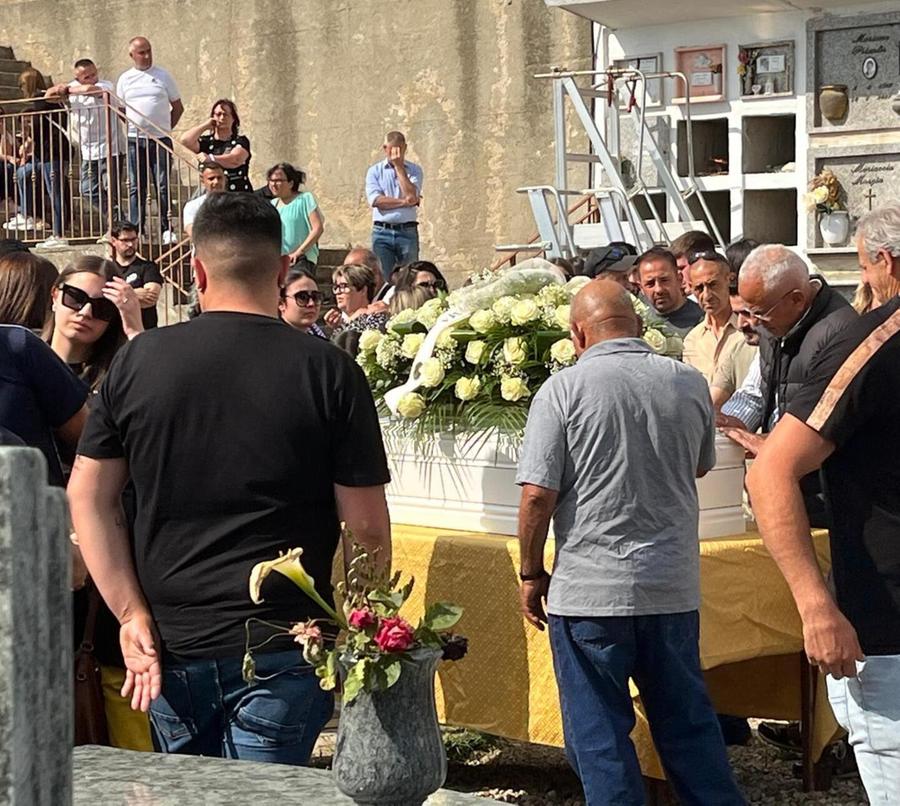 L’ultima ninnananna per Lorenzo «Non lasciamo soli i suoi genitori»