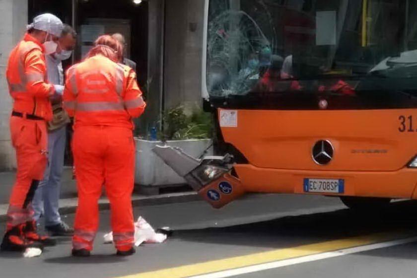 Cagliari, travolta da un bus del Ctm: migliorano le condizioni della 37enne