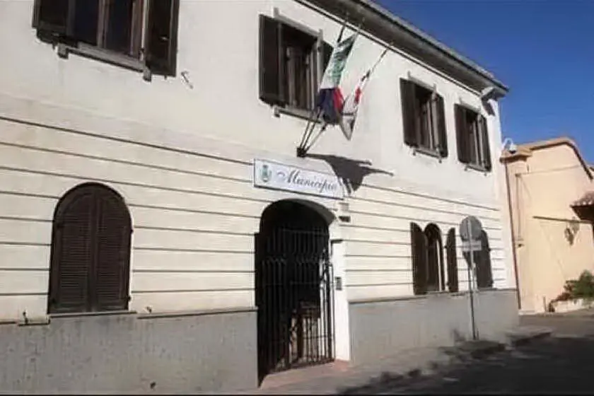 Il municipio di Sarroch (L'Unione Sarda - Murgana)