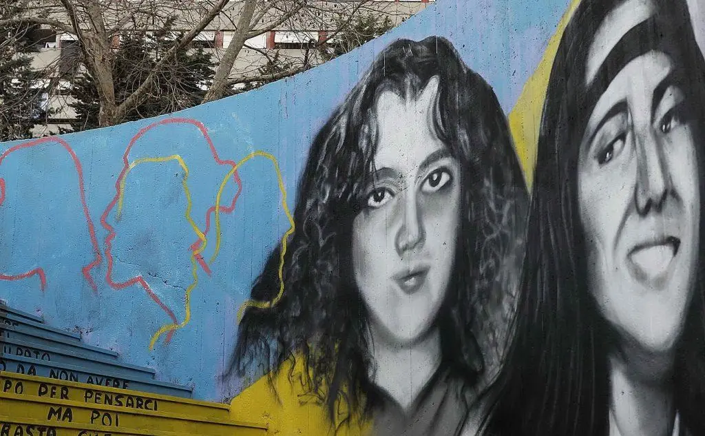Il murale svelato il 13 gennaio a Corviale dedicato a Emanuela Orlandi e Mirella Gregori entrambe scomparse nel 1983, realizzato dallo street artist Antonino Perrotta e dai Pat, i pittori anonimi del Trullo