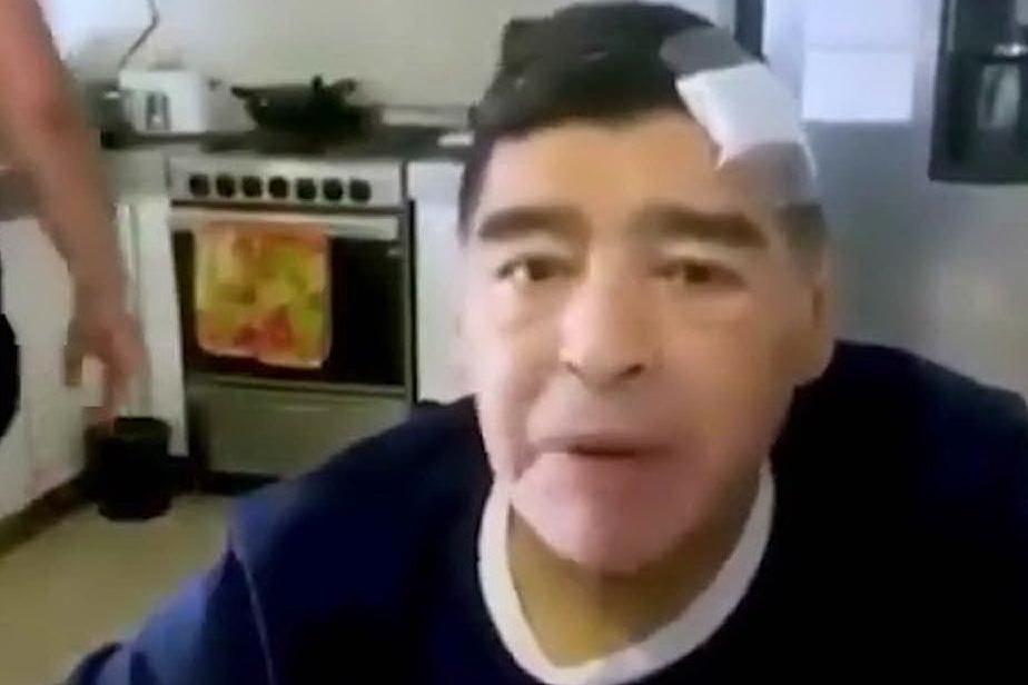 &quot;Sono ammaccato, ma sto bene&quot;: l'ultimo video di Maradona prima della morte